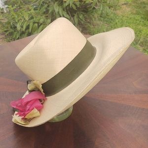Lovely Straw Wide Brimmed Hat w/box